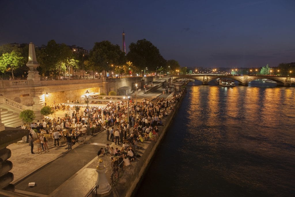 quai seine avond parijs drankjes doen