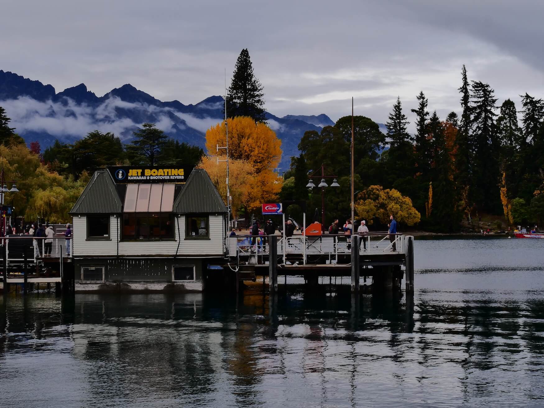 Uitzicht op Lake Wakatipu en Queenstown pier Nieuw-Zeeland