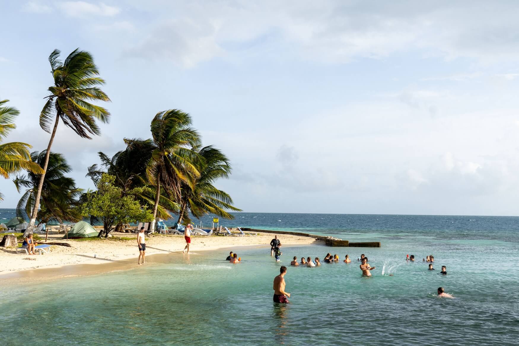 Rendezvous Caye strand