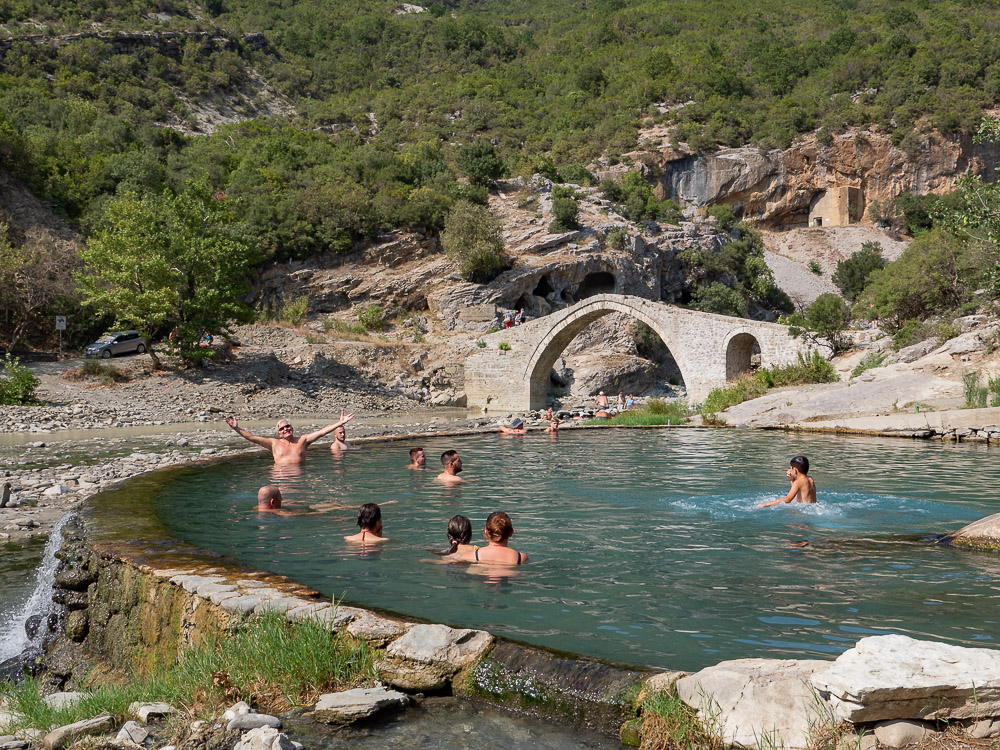 Roadtrip Albanie tips zwavelhoudende warmwaterbron