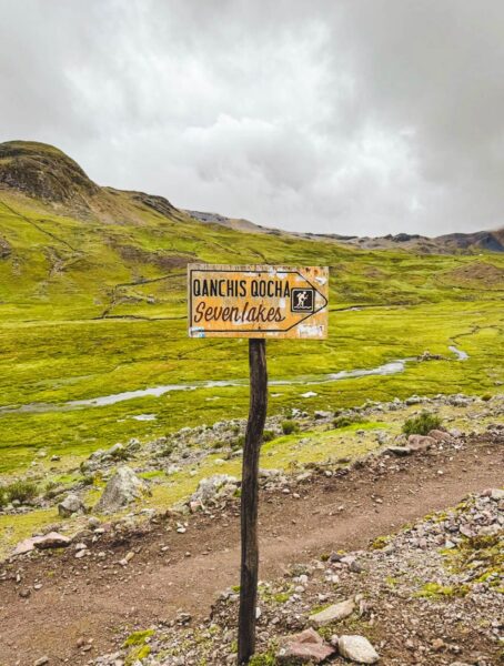 Seven lakes hike start, Ausangate Trek
