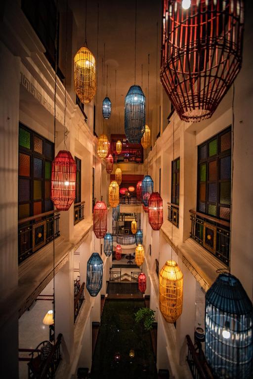 Shanghai Mansion Bangkok chinatown hotel