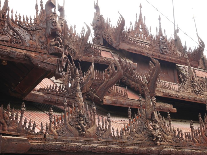 Mandalay Myanmar Shwe in Bin teakhouten tempel Mandalay