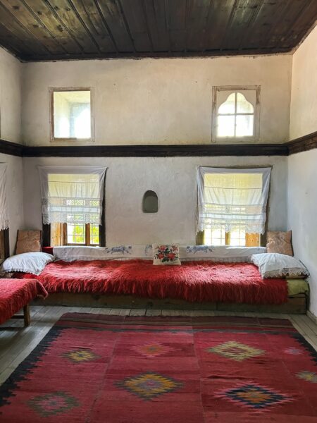 Skënduli House bankje, Gjirokastër