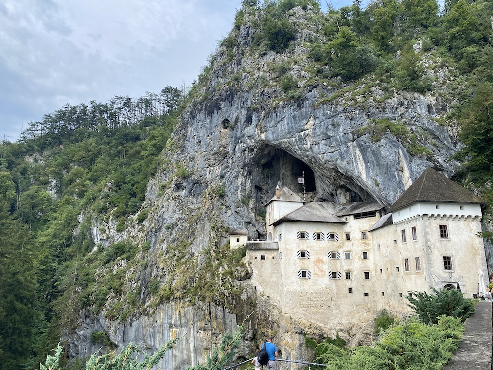 Slovenie rondreis predjama castle