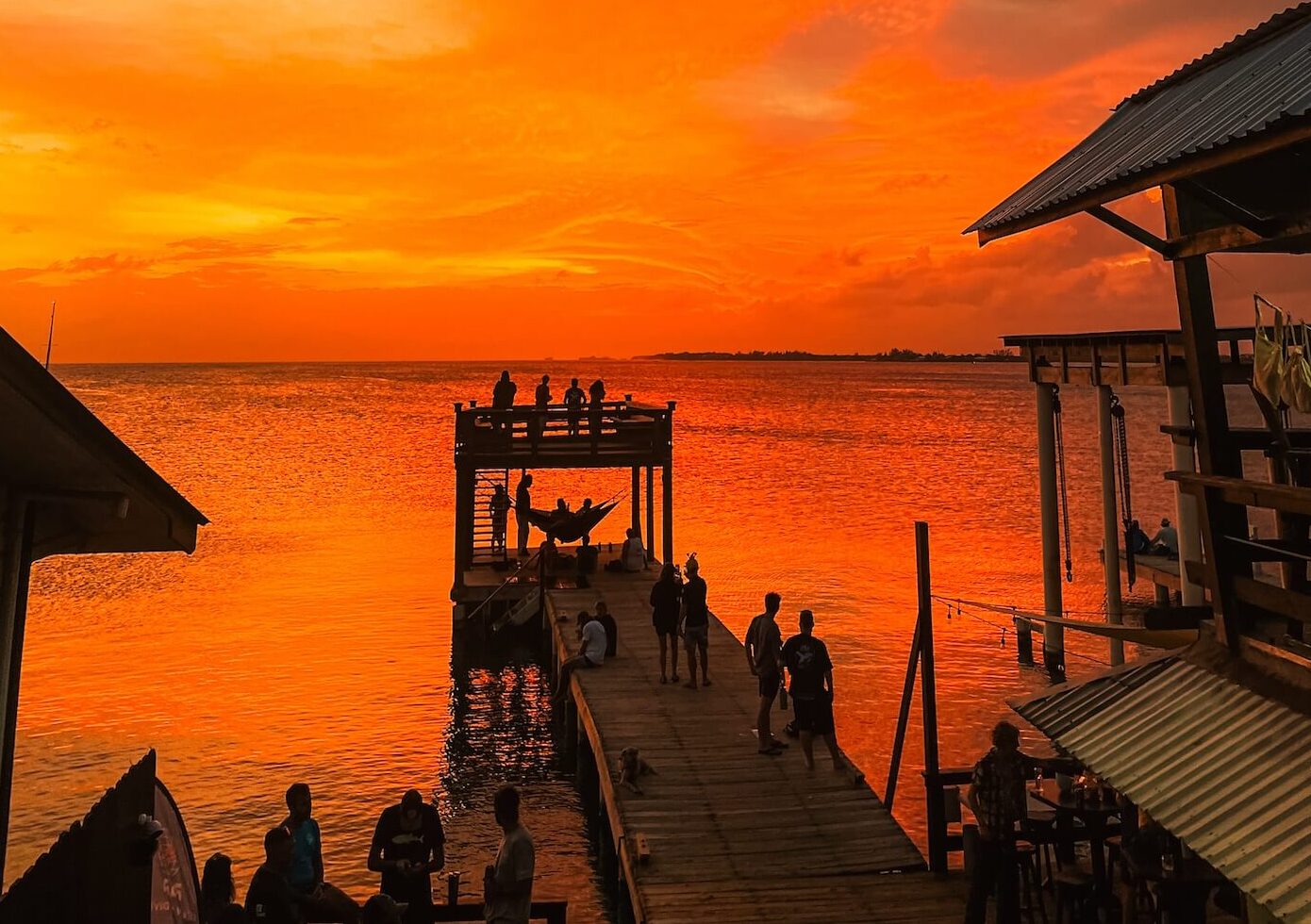 Sunset vanuit utila dive center