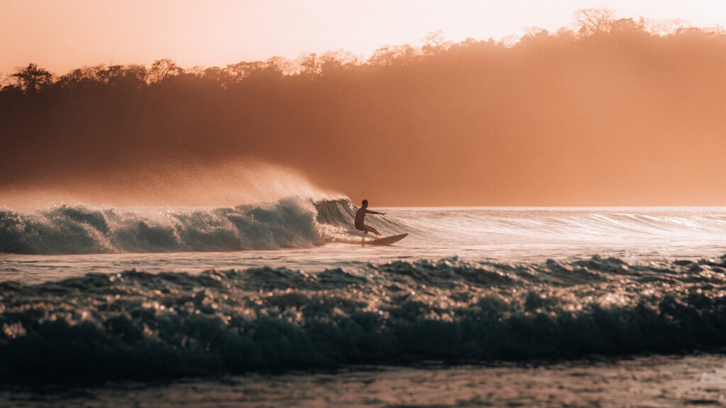 Surfer op golf, Playa Venao