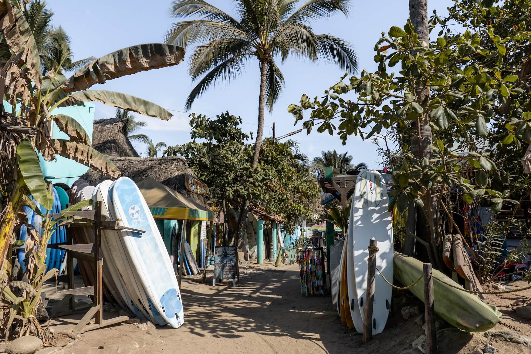 Surfplanken bij playa sayulita