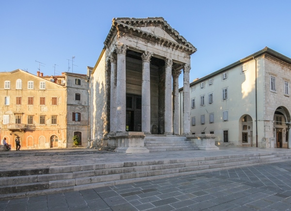 Tempel van Augustus Pula