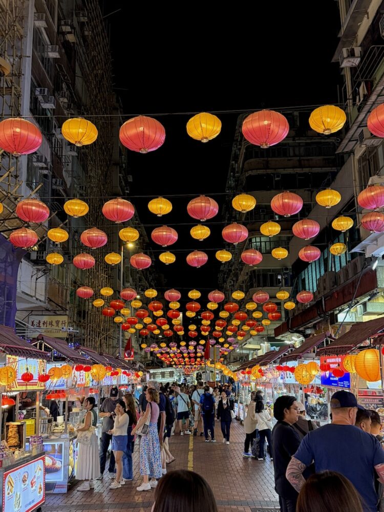 Temple street market hong kong