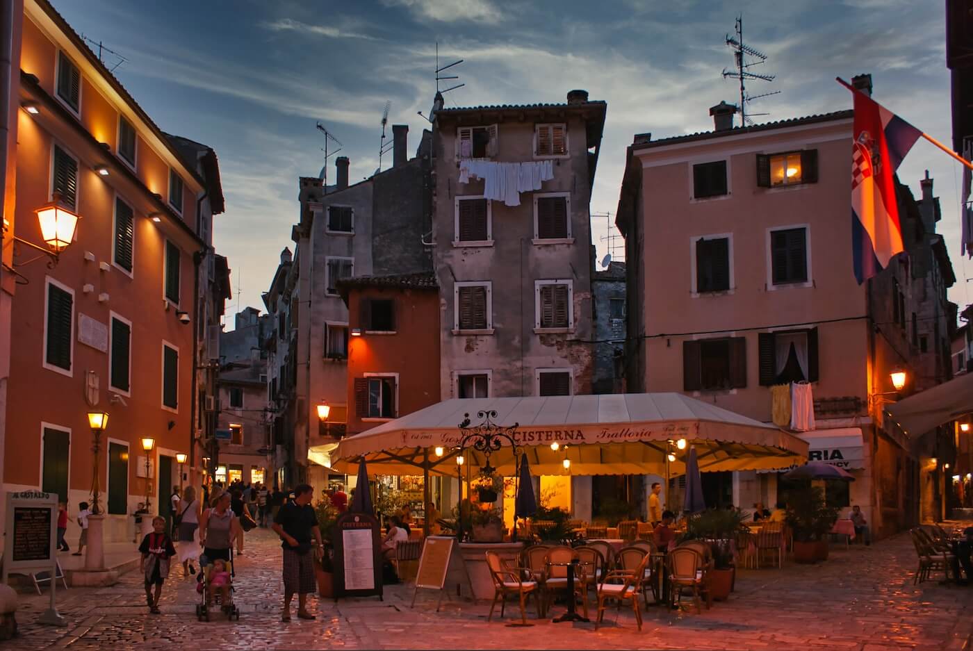 Terras in de avond, Rovinj