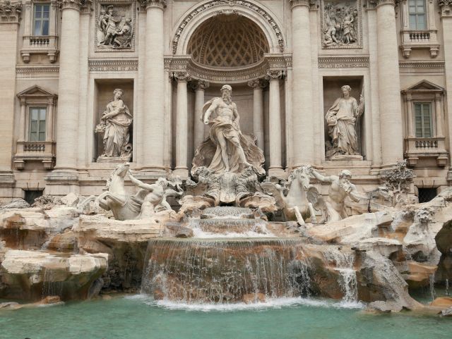 Trevi fonteint Tips rome