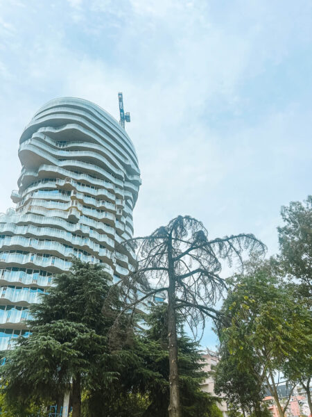 Tirana hoog gebouw, Reisroute Albanië