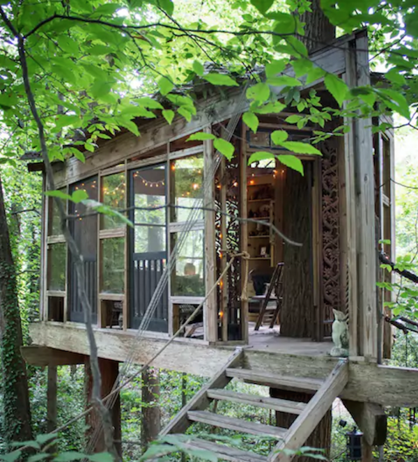 Trapje Boomhut airbnb entree