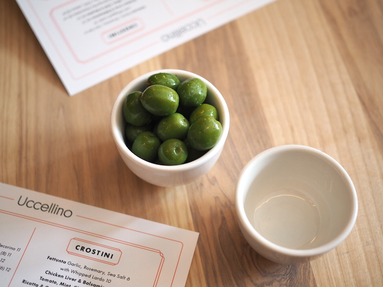 Uccellino-olijven-restaurants-edmonton