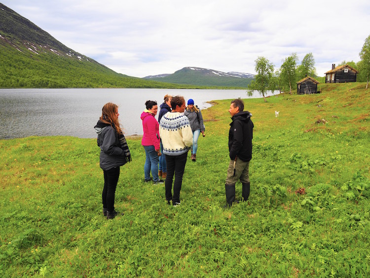 Uitleg over sami cultuur bij geunja 