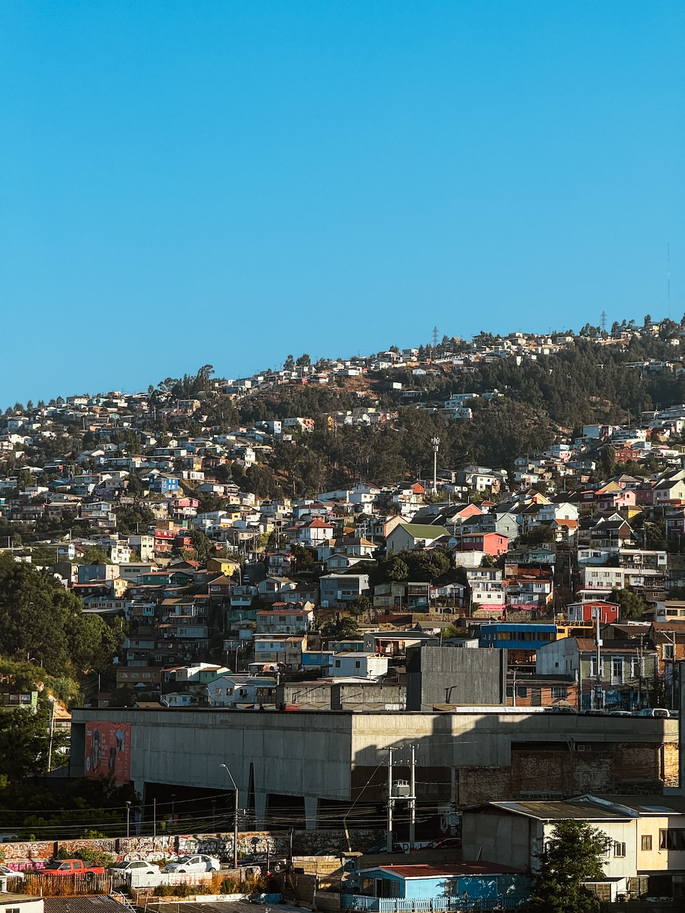 Uitzicht op de stad verder omhoog, Valparaíso