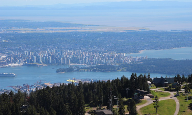 uitzicht-over-vancouver-vanaf-de-grouse-mountain
