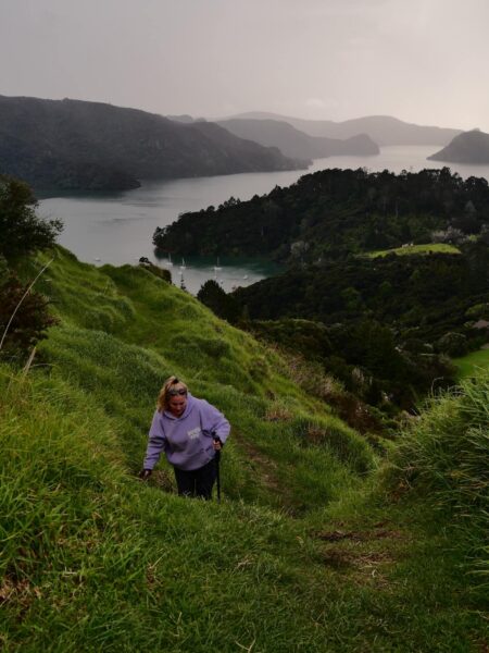 Vrouw op Saint Pauls Rock Track