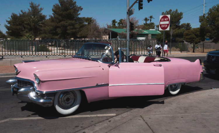 Wat doen in Las Vegas roze oldtimer