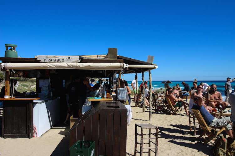Wat te doen op Formentera pirata bus