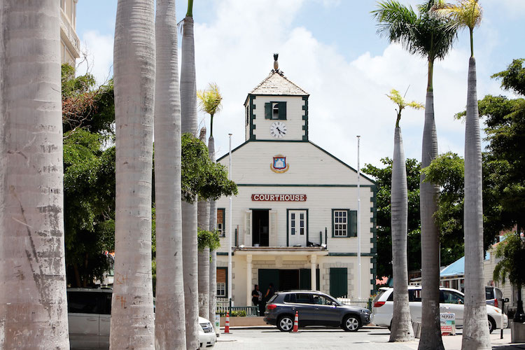 Wat te doen op Sint Maarten activiteiten naar Philipsburg Front Street court house