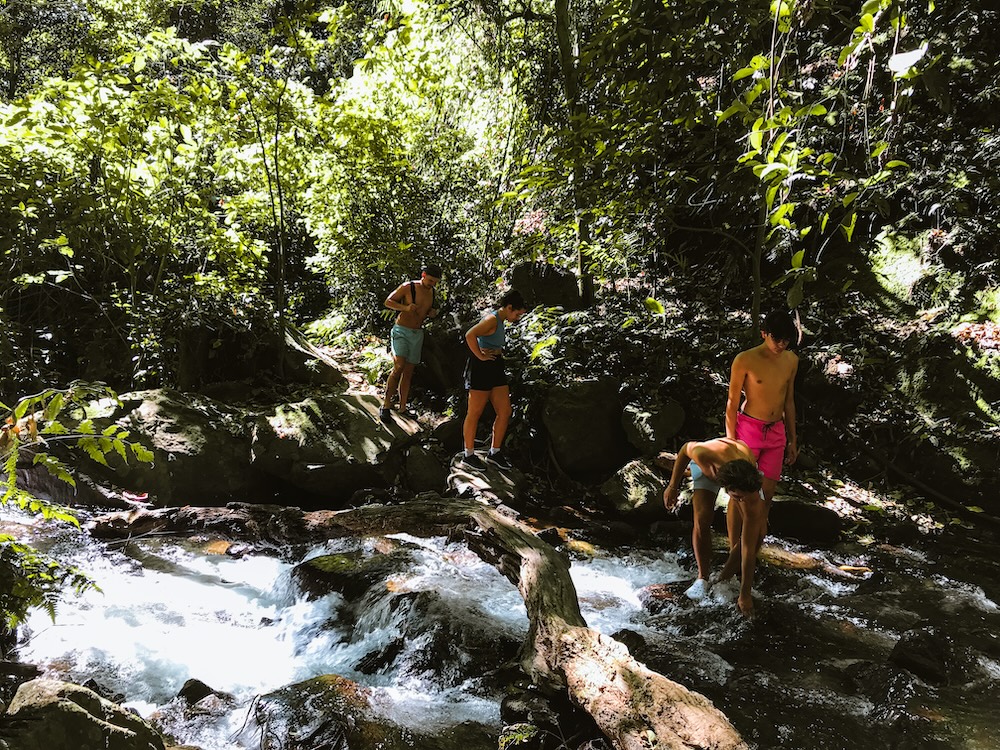 Waterval hike bij Juayua