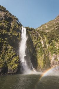 Waterval tijdens Milford Sound Cruise Nieuw Zeeland