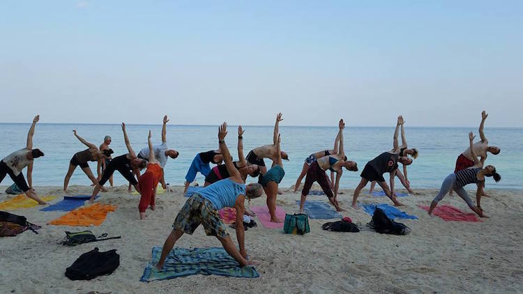 Yoga Teacher Training Thailand YTT aan zee