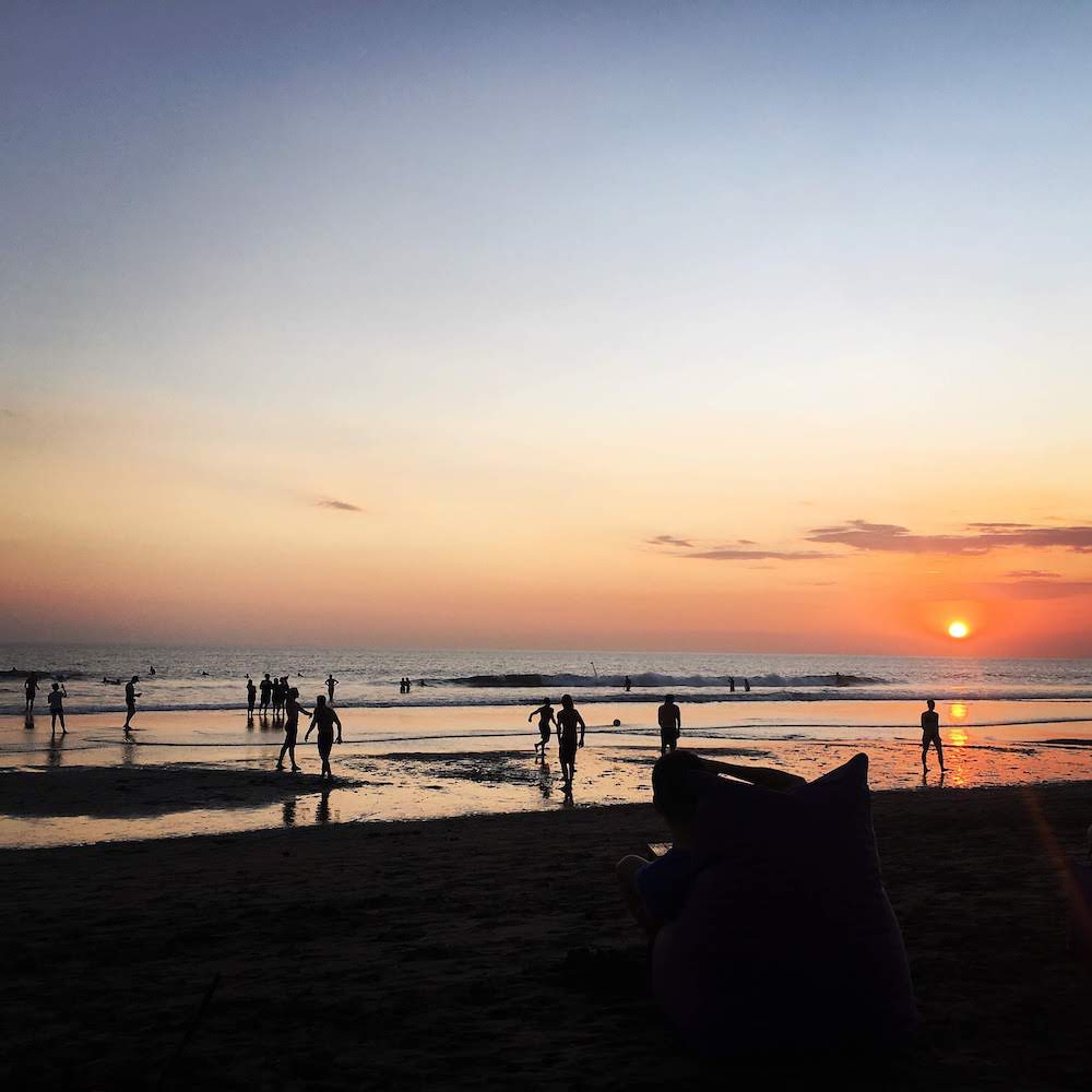 Zonsondergang tijdens het solo reizen
