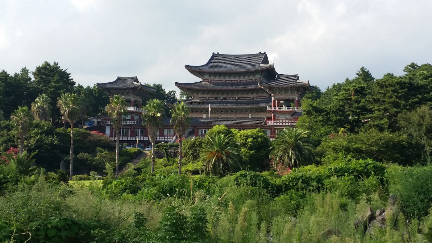 Zuid korea backpacken Jeju-do - Yakcheonsa Tempel
