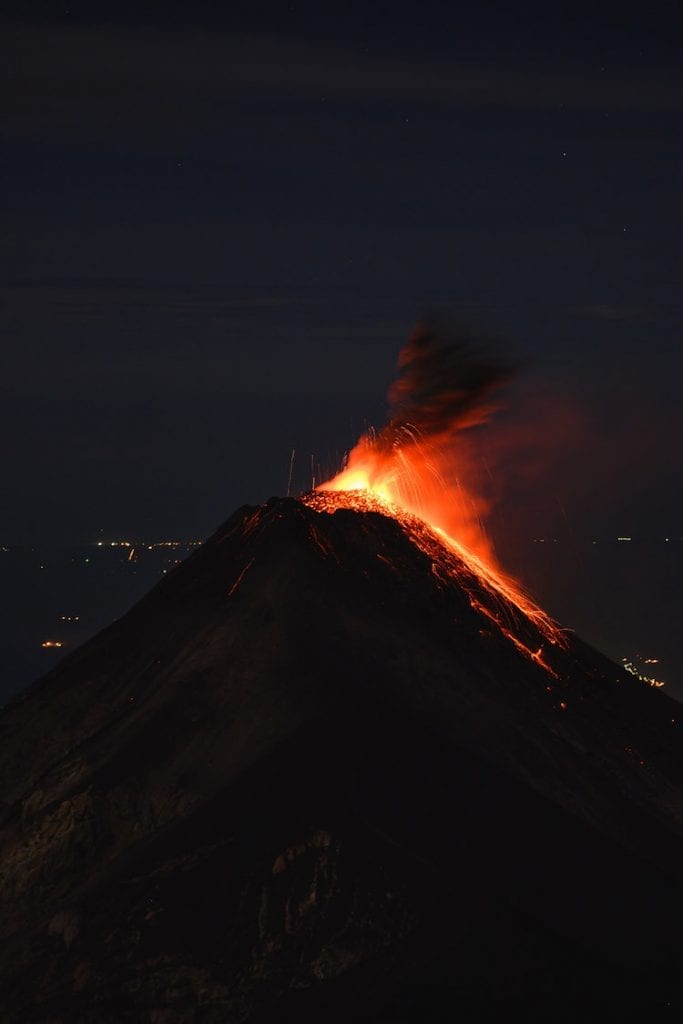 acatenango hike vulkaan uitbarsting bekijken guatemala