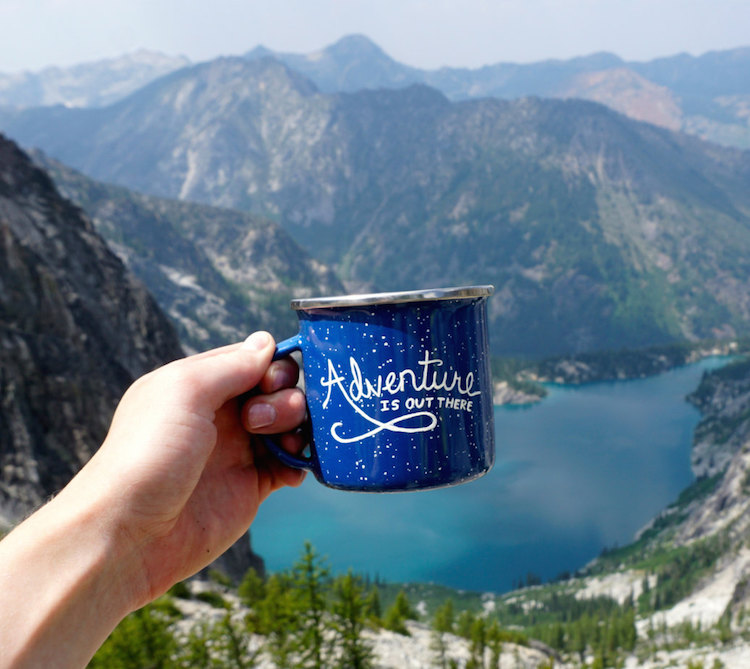 emaille servies adventure is out there emaille