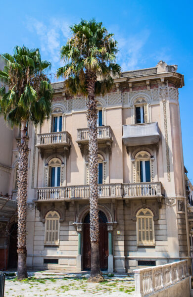 bari italie gebouw palmbomen puglia