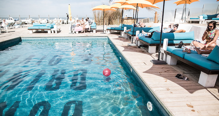 bernies beachclub strandtent