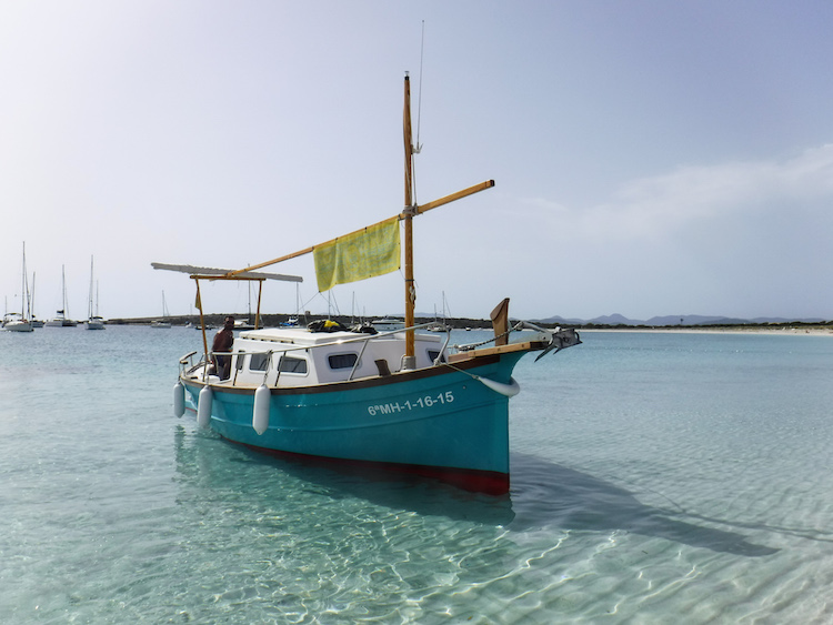 boot formentera haventje