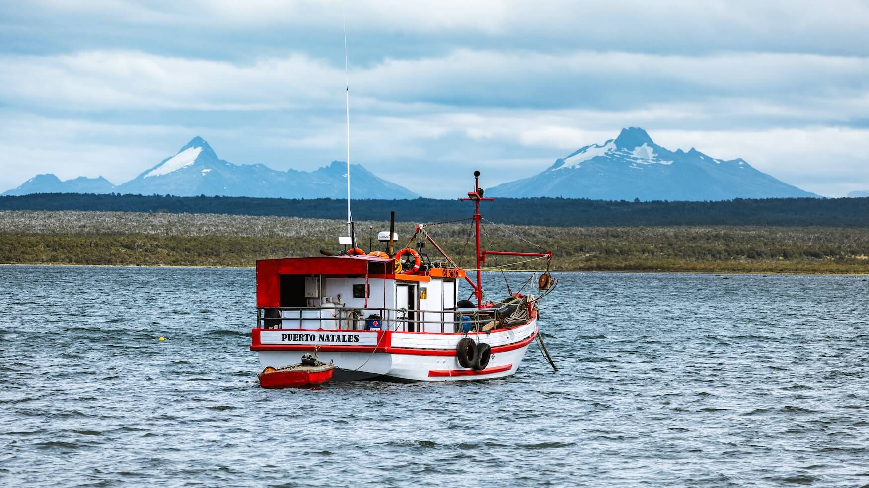 boot voor de kust, Puerto Natales