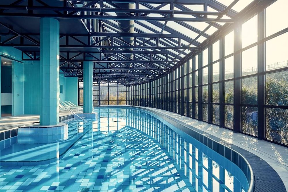 zwembad corendon, hotels vlakbij schiphol
