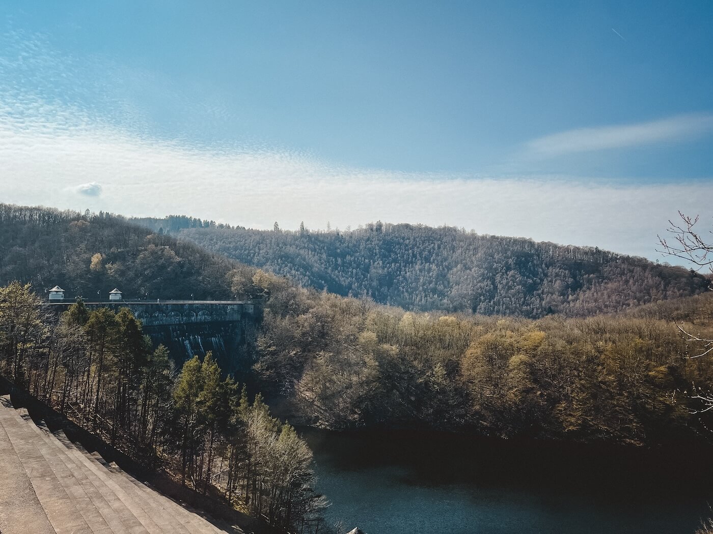 dam in meer Eifel