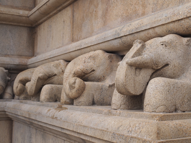 details-olifanten-Ruwanweliseya-anuradhapura