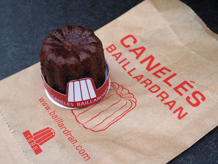 Doen in Bordeaux Caneles eten