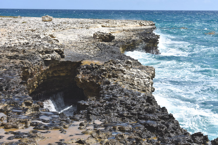 eiland antigua ruige stranden