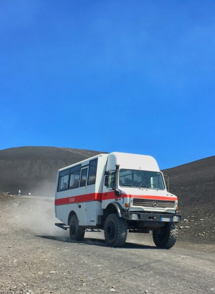 etna vulkaan truck