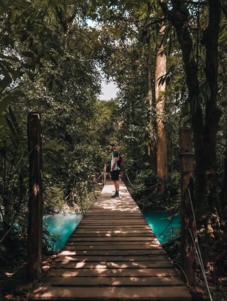 hangbrug in natuur Costa Rica