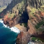 helicopter boven hawaii vliegen