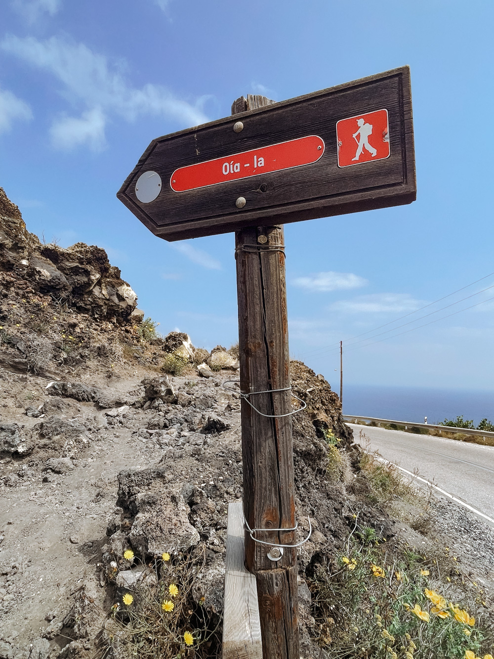 hike oia fira