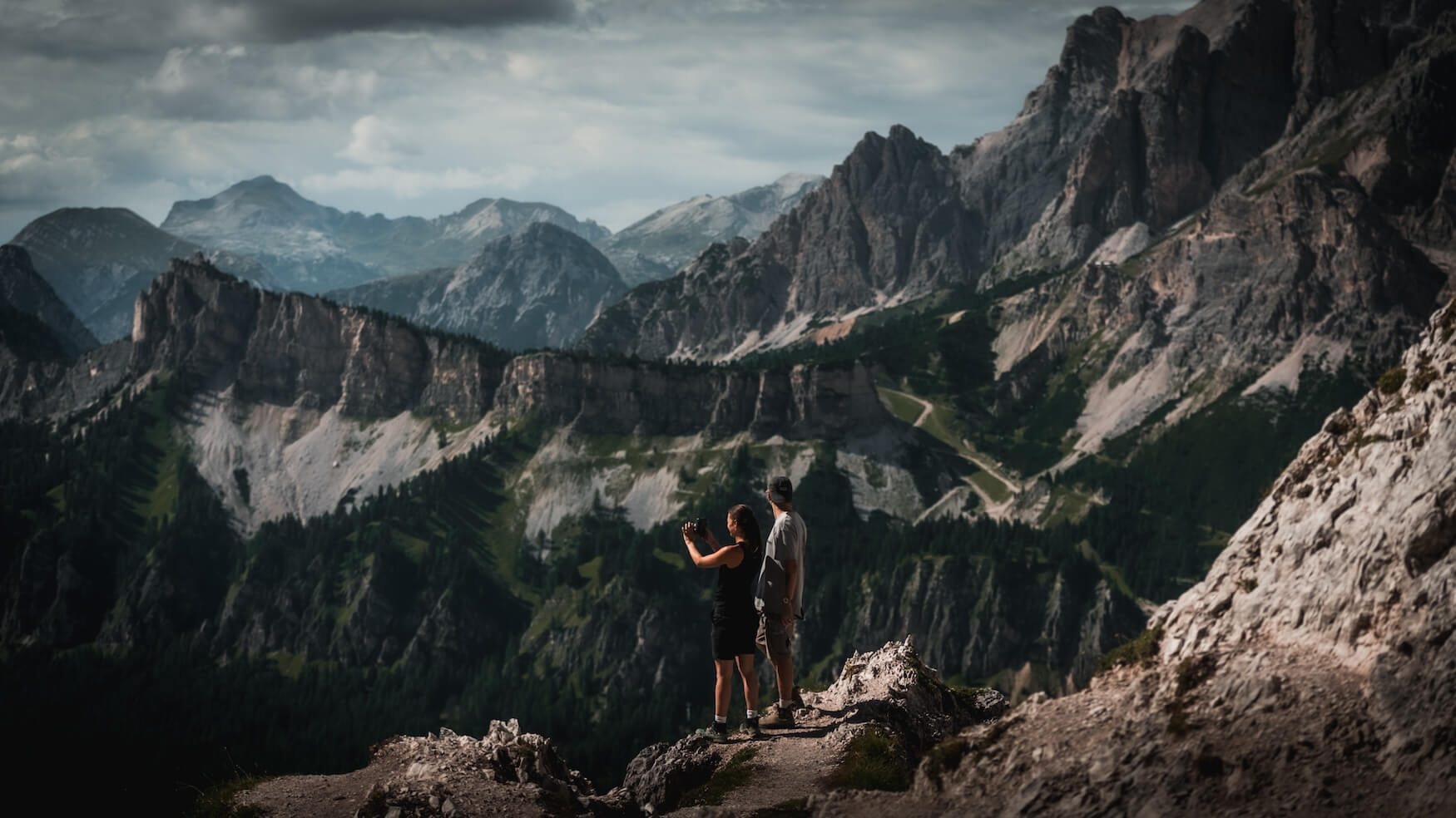 hiken tijdens camperroute Dolomieten