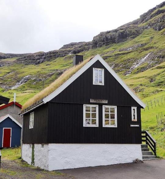 holiday cottage in Tjørnuvík faeroer eilanden
