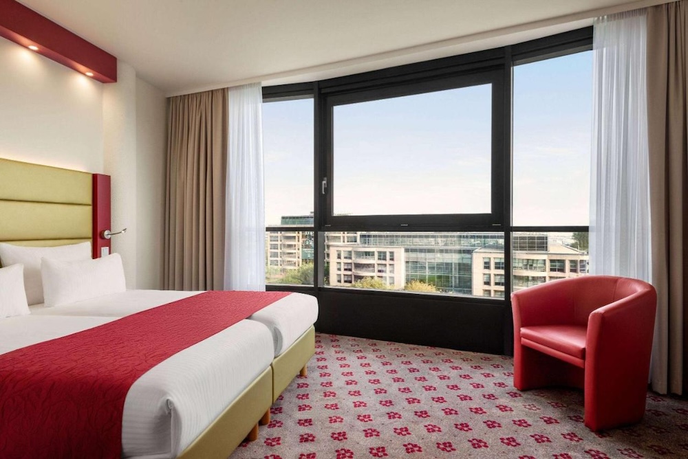 hotels schiphol, amedia