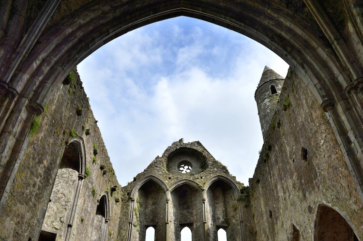 ierland vanuit de ruines bij Cashel